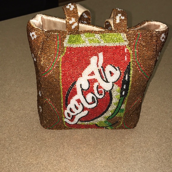 A Novelty Coca Cola Beaded Bag - Picture 4 of 8